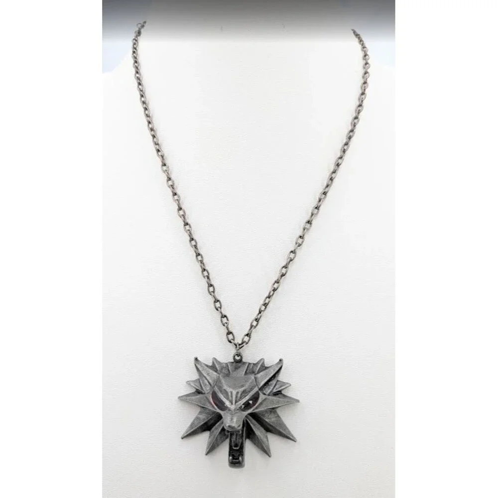 The Witcher Wolf Head Medallion Pendant Necklace Silver Tone Cosplay 20 Inches